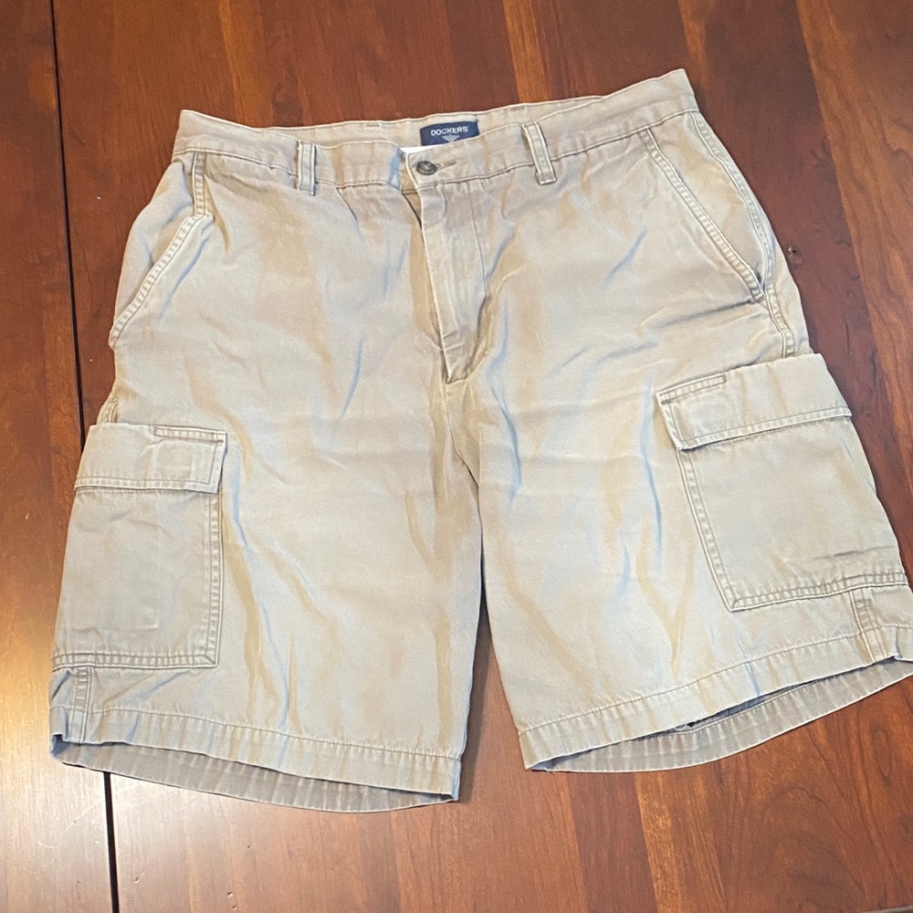Dockers Khaki Cargo Shorts 34